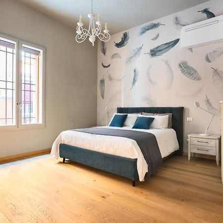 Central And Comfy Apartment Free Netflix And Disney Plus Болоня Екстериор снимка