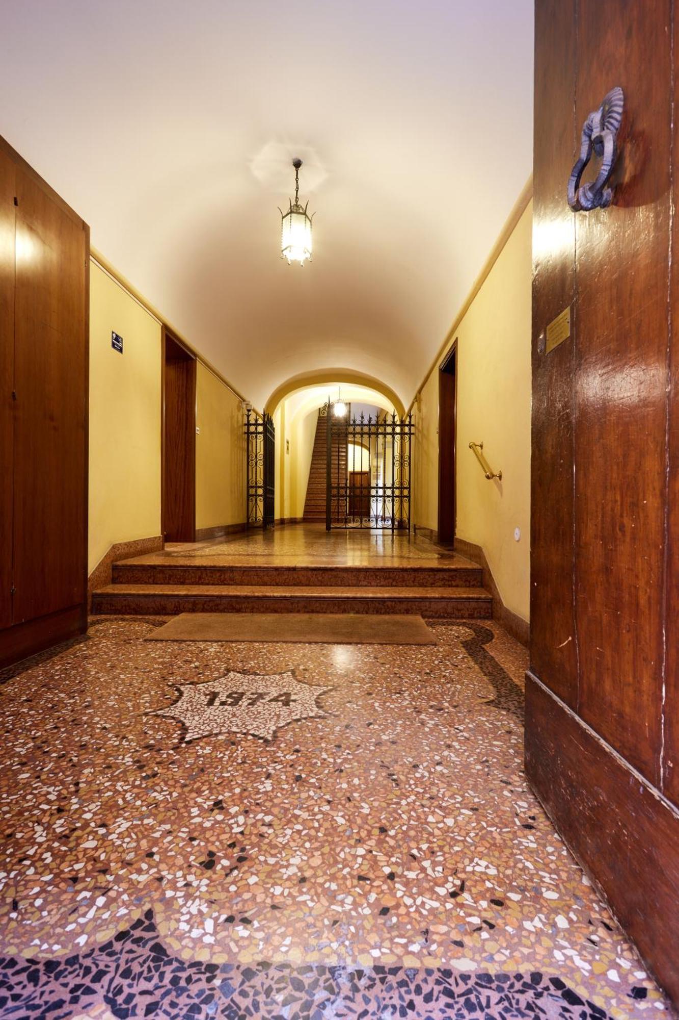 Central And Comfy Apartment Free Netflix And Disney Plus Болоня Екстериор снимка